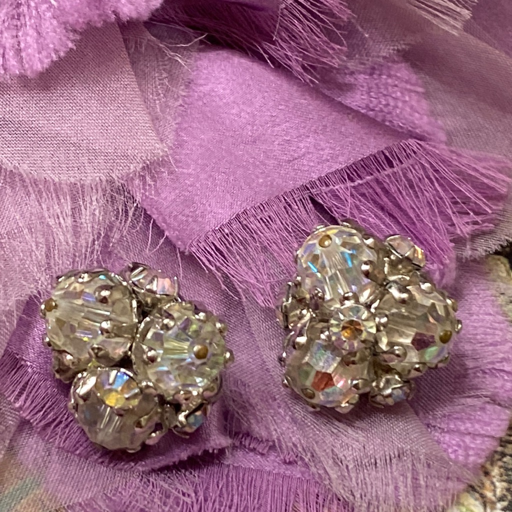 Vogue Iridescent Crystal Bead And Rhinestone Clip Earrings 3/4” Euc